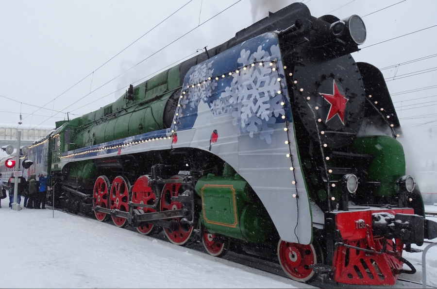 Коллективы ЦКС встречали поезд Деда Мороза
